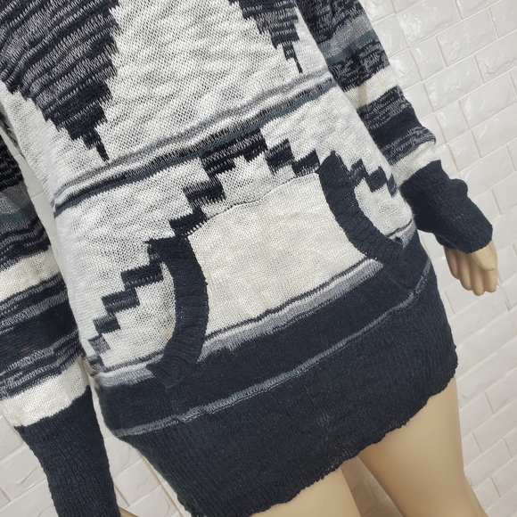 medium knit pull over hoodie sweater ( 5 for $20 ) - Picture 5 of 7